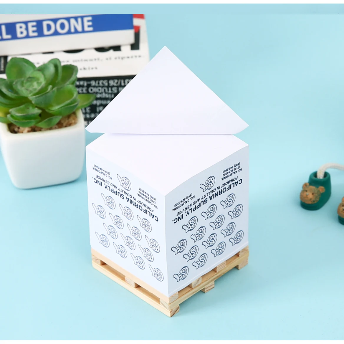 Cube Adhesive Note with Wooden Pallet 1