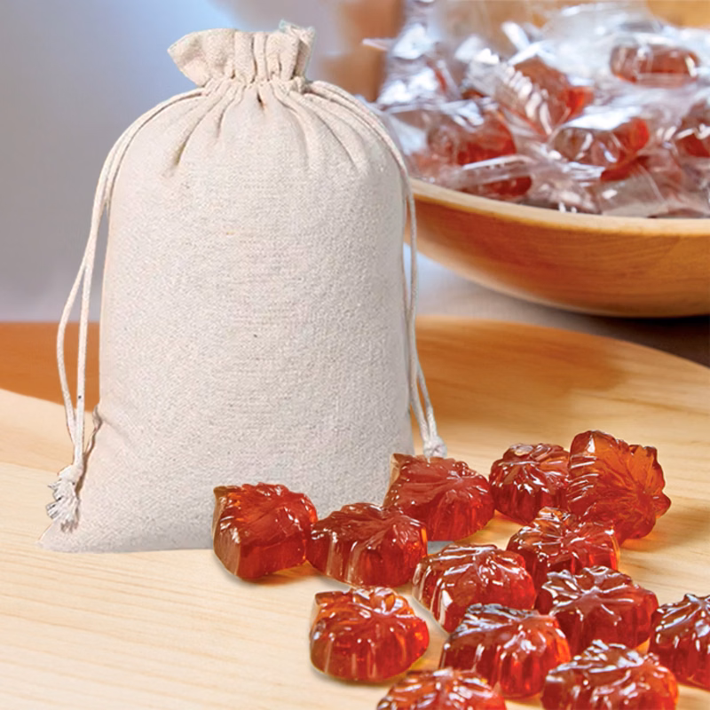 10 Maple Shape Candies In Cotton Bag