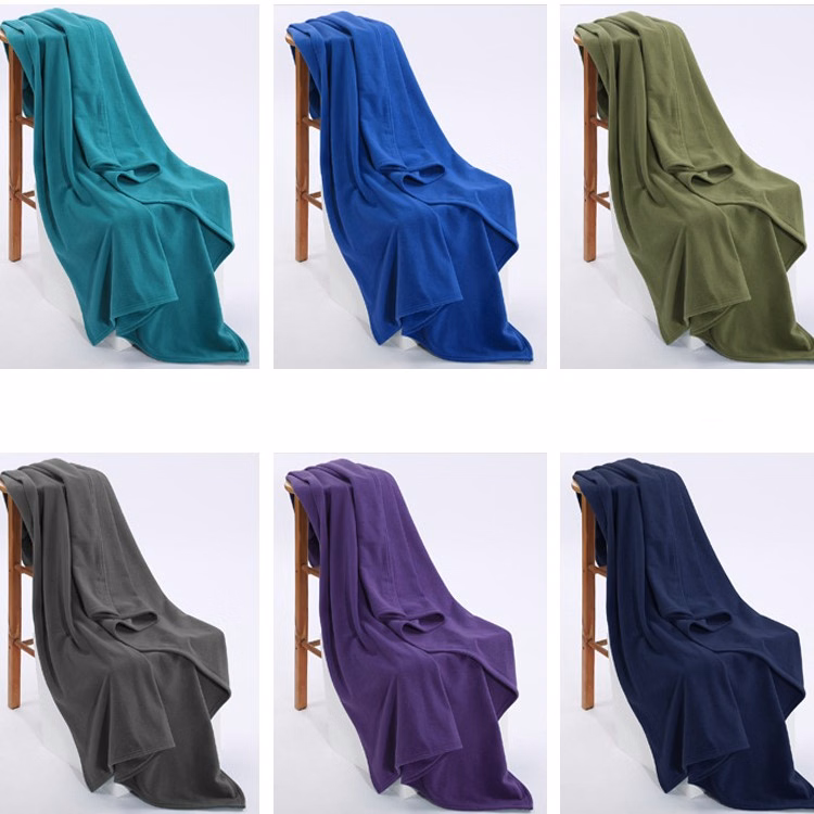 Packable blanket made of polyester fiber