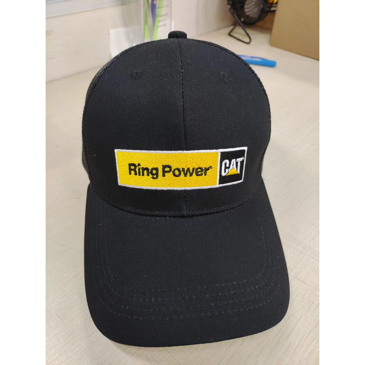 Plastic buckle baseball cap with mesh 1