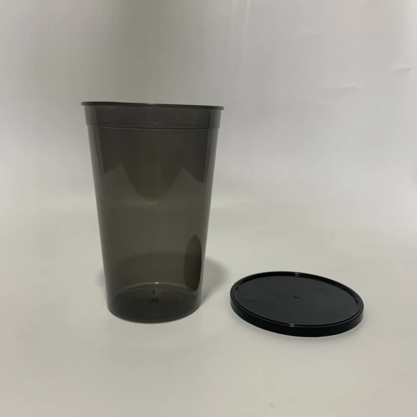 20 OZ Plastic Stadium Cup with Lid 1