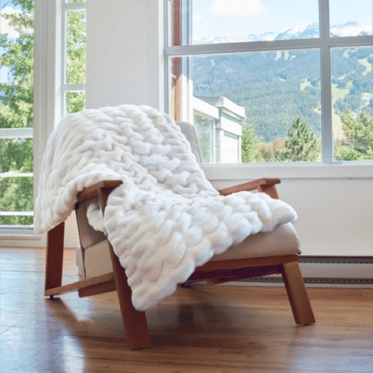 Lumi Throw 1