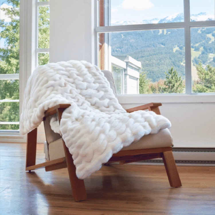 Lumi Throw
