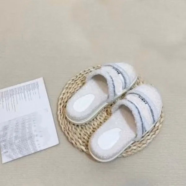 2023 Ladies Luxury Embroidered Letter Non-Slip Slippers
