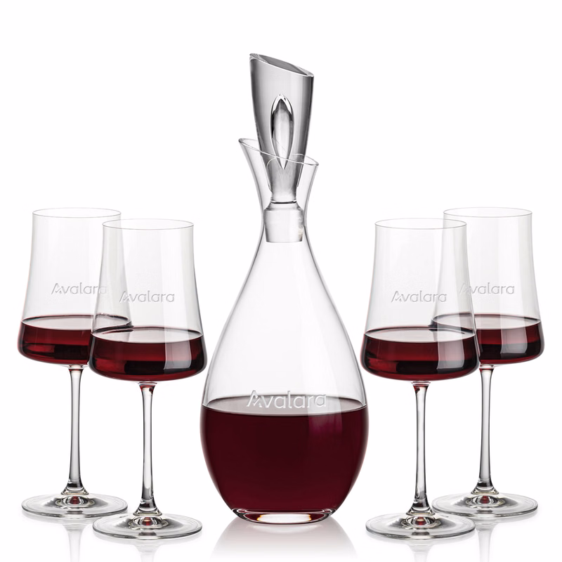 Juliette Decanter & Dakota Wine