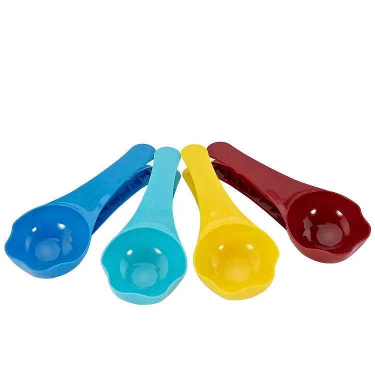 Pet Food Scoop with Bag Clip 1