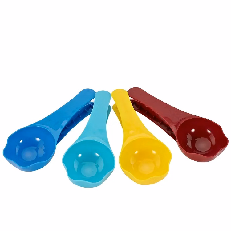 Pet Food Scoop with Bag Clip