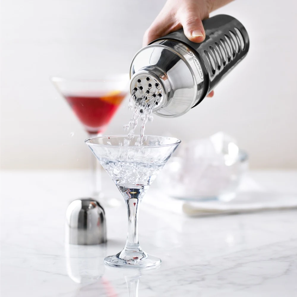 Cocktail Shaker with Recipes and strainer Trudeau 1