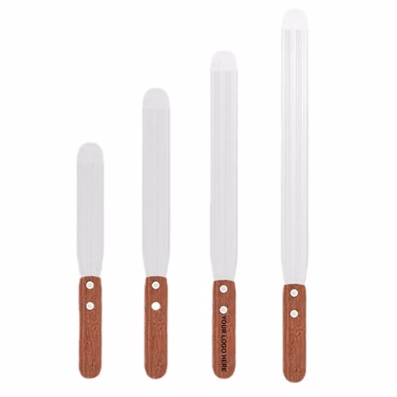 7" Angled Cake Icing Spatula with Wooden Handle