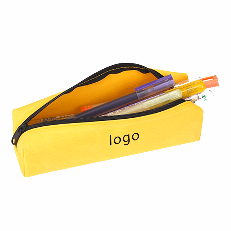 A large-capacity, simple and dirt-resistant square Oxford cloth pen case