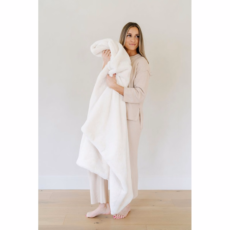 Grand Faux Fur Arctic Hare-XL Luxury Blanket (60x80)