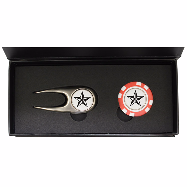 Scotsman's Divot Tool and Plastic Poker with Marker in a Magnetic Close Gift Box