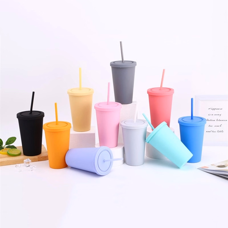 Plastic Cups with Lids and Straws