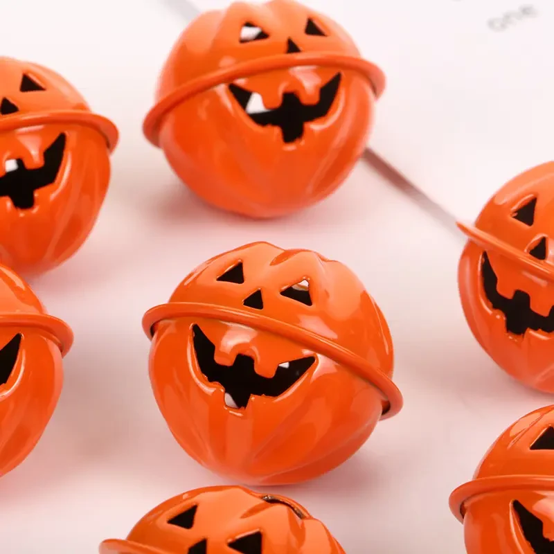 Pumpkin Pendant / Halloween Decorative Accessory / Metal Bell 1