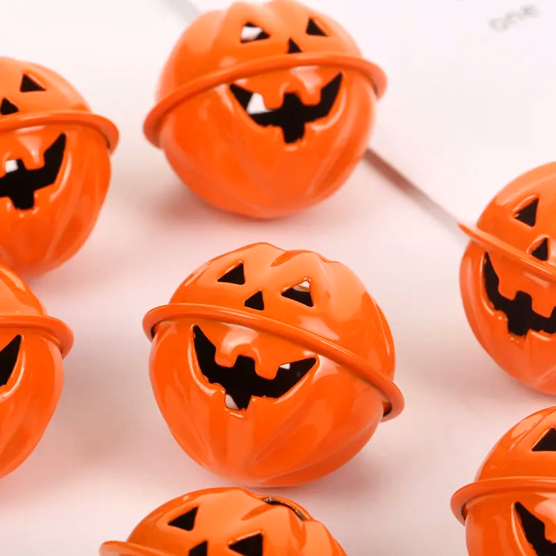 Pumpkin Pendant / Halloween Decorative Accessory / Metal Bell