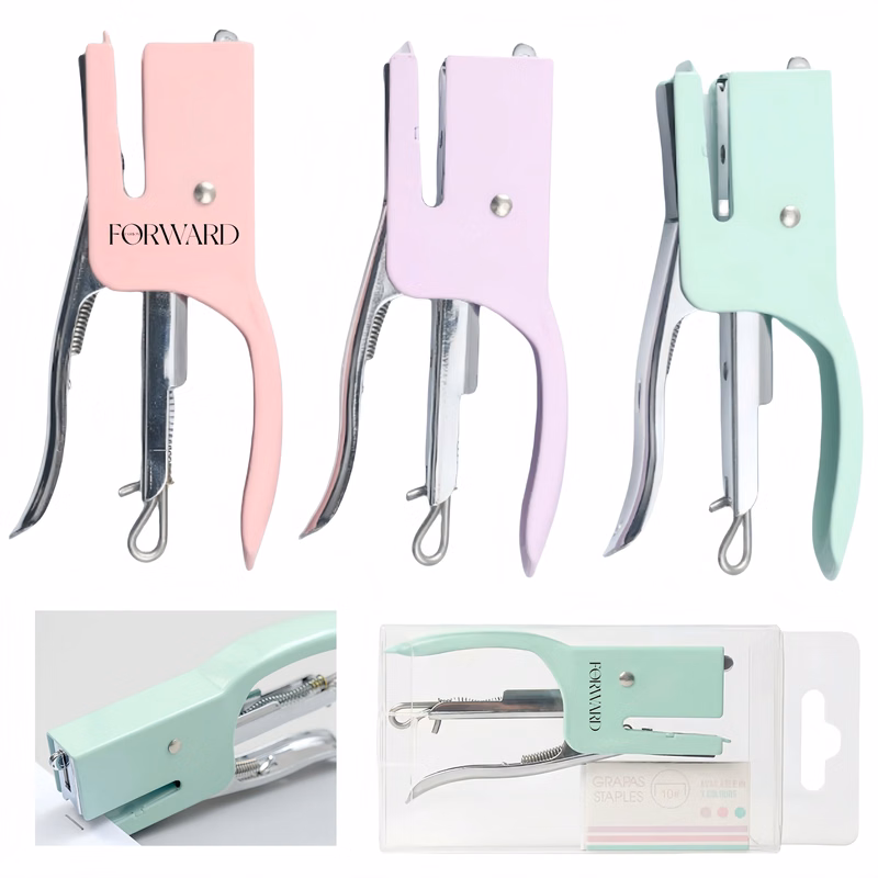 hold a desk stapler in one's hand
