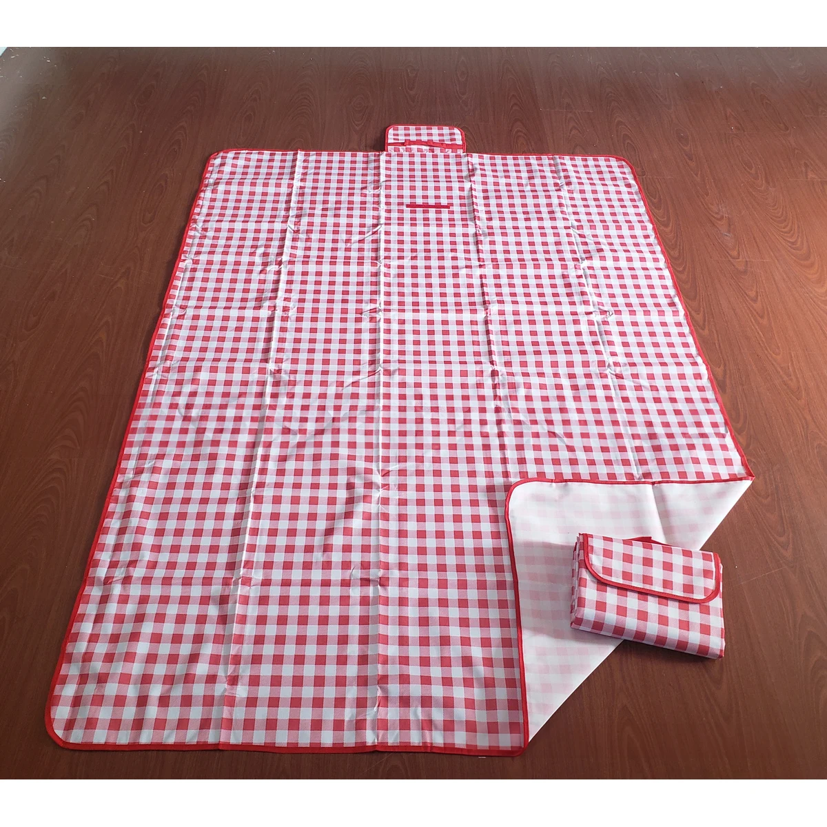 Roll Up Polyester Camping Picnic Blankets 1
