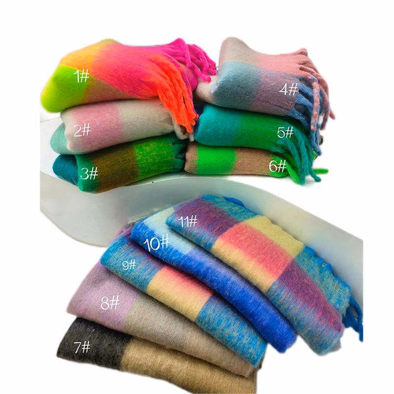 Thickened And Elongated Gradient Scarf