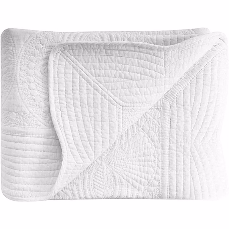 Toddlers Quilt Embroidery Scalloped Blanket 36" x 45" Newbor