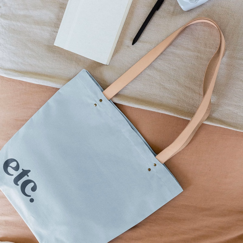 BIRDIE BAG - COLORED CANVAS WITH LEATHER HANDLES