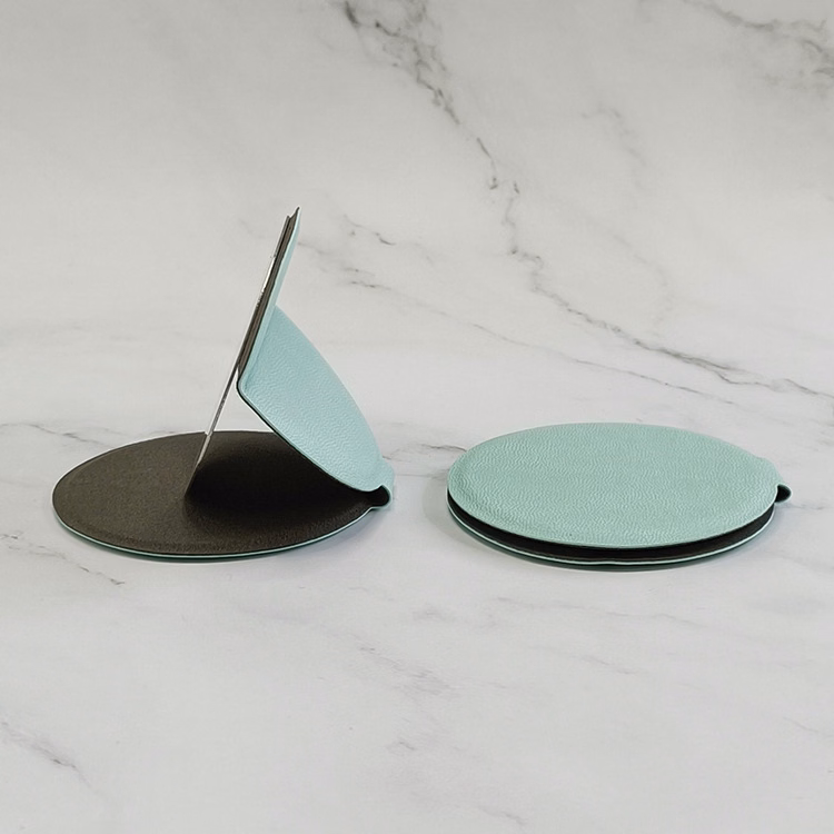 Portable and unbreakable mirror