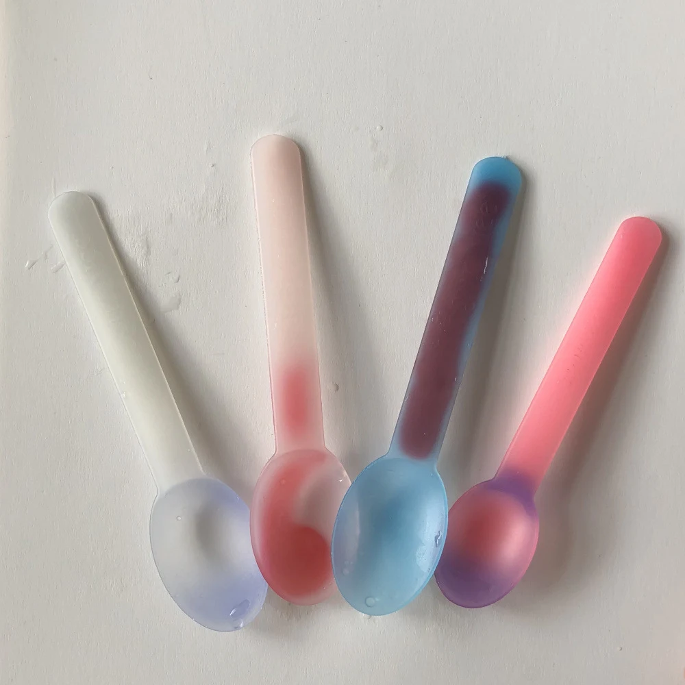 Color-Changing Ice Cream Plastic Spoon 1