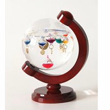 7.75" Globe Galileo Thermometer om Wood Axis Stand