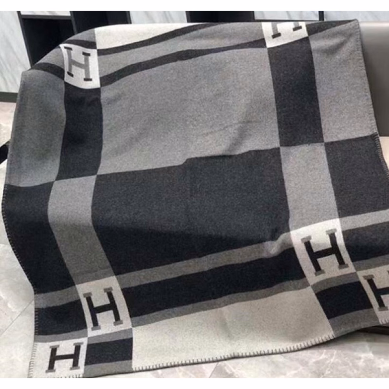 Thickened travel blanket