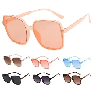 Fashion Sunglasses With Gradient Lenses 1