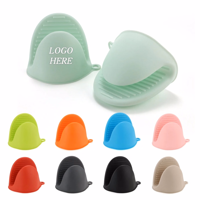 Silicone insulated oven mitt