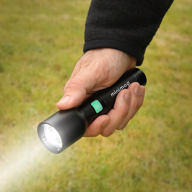 reNew Extreme Rechargeable Zoom Flashlight