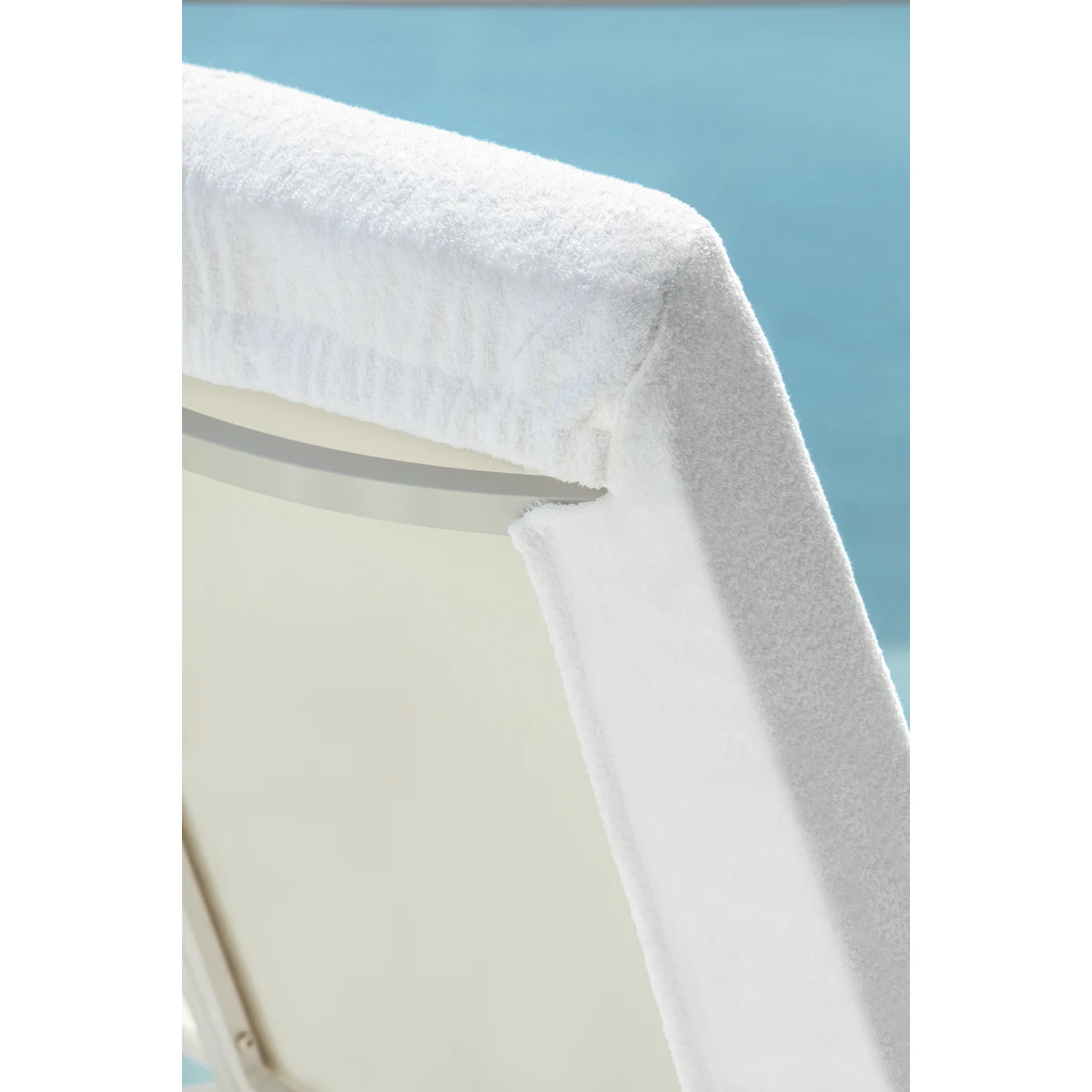 Terry Lounge Chair Cover w/Elastic Hood (96"x46") 1