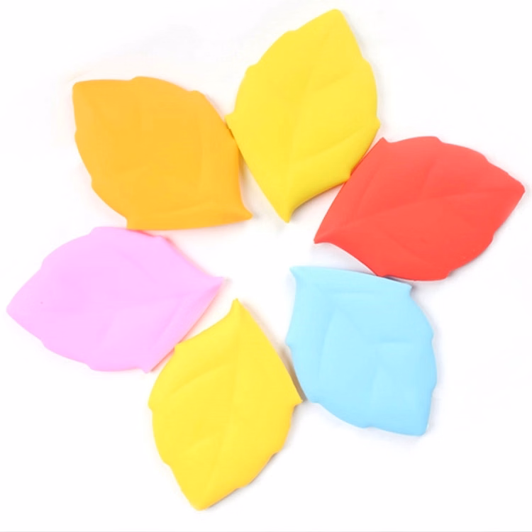 Silicone Maple Leaf Travel Pocket Drinking Cup