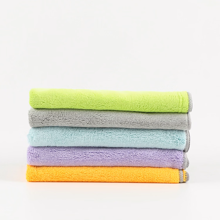 Microfiber towel 15 7/10'' L x 11 4/5'' W