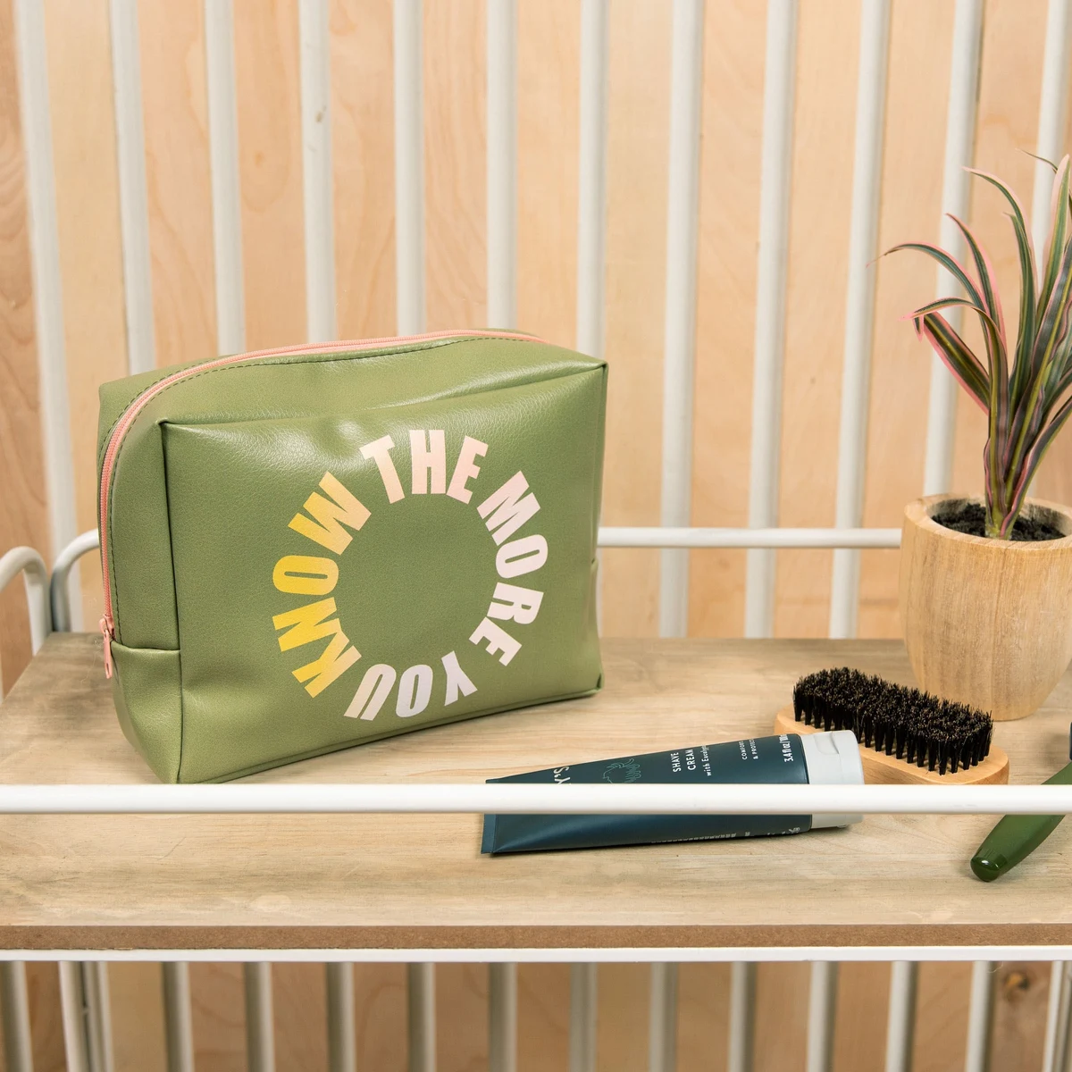 BUSY BEE - VEGAN LEATHER 1