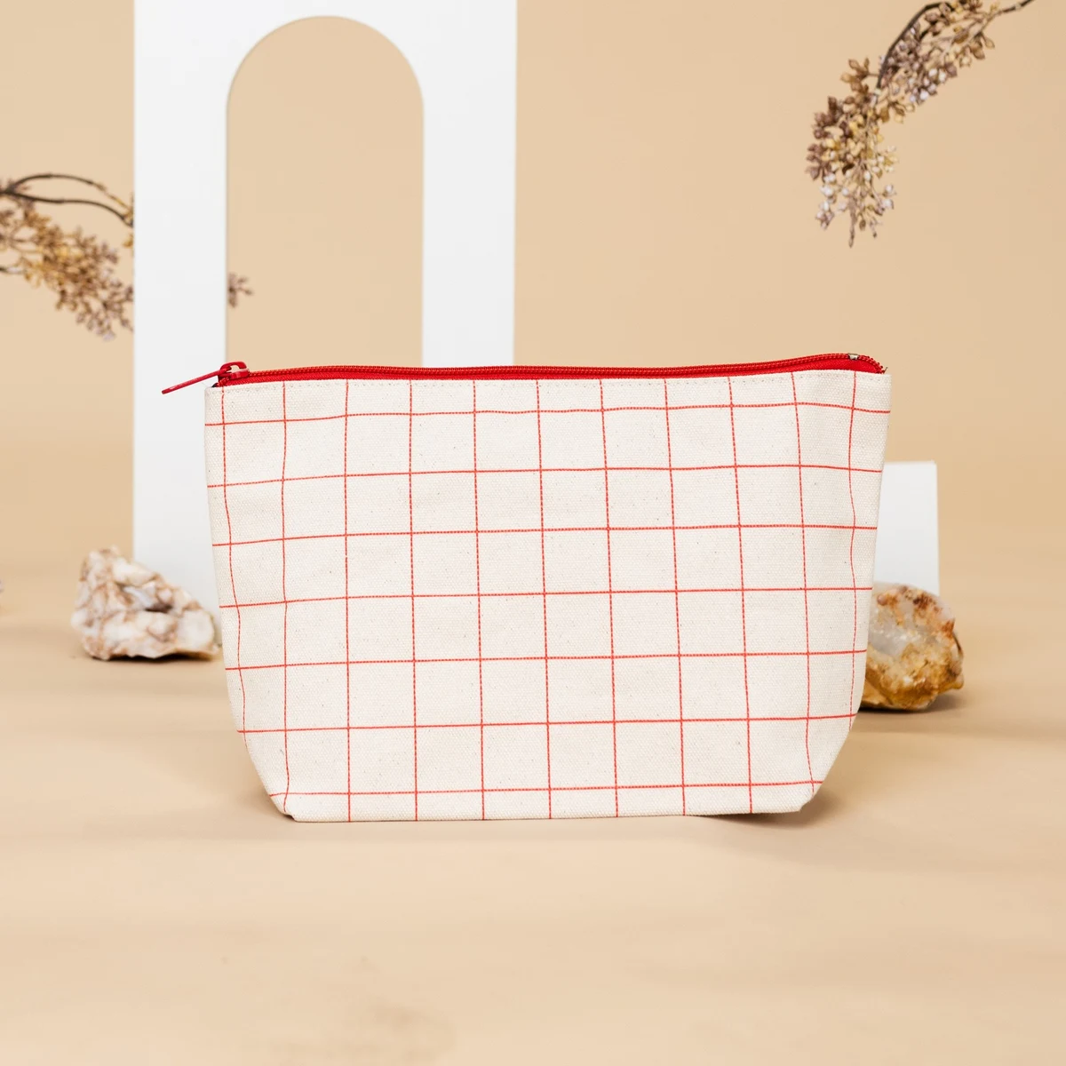 18 Oz. Large Hudson Pouch Narrow Plaid 1