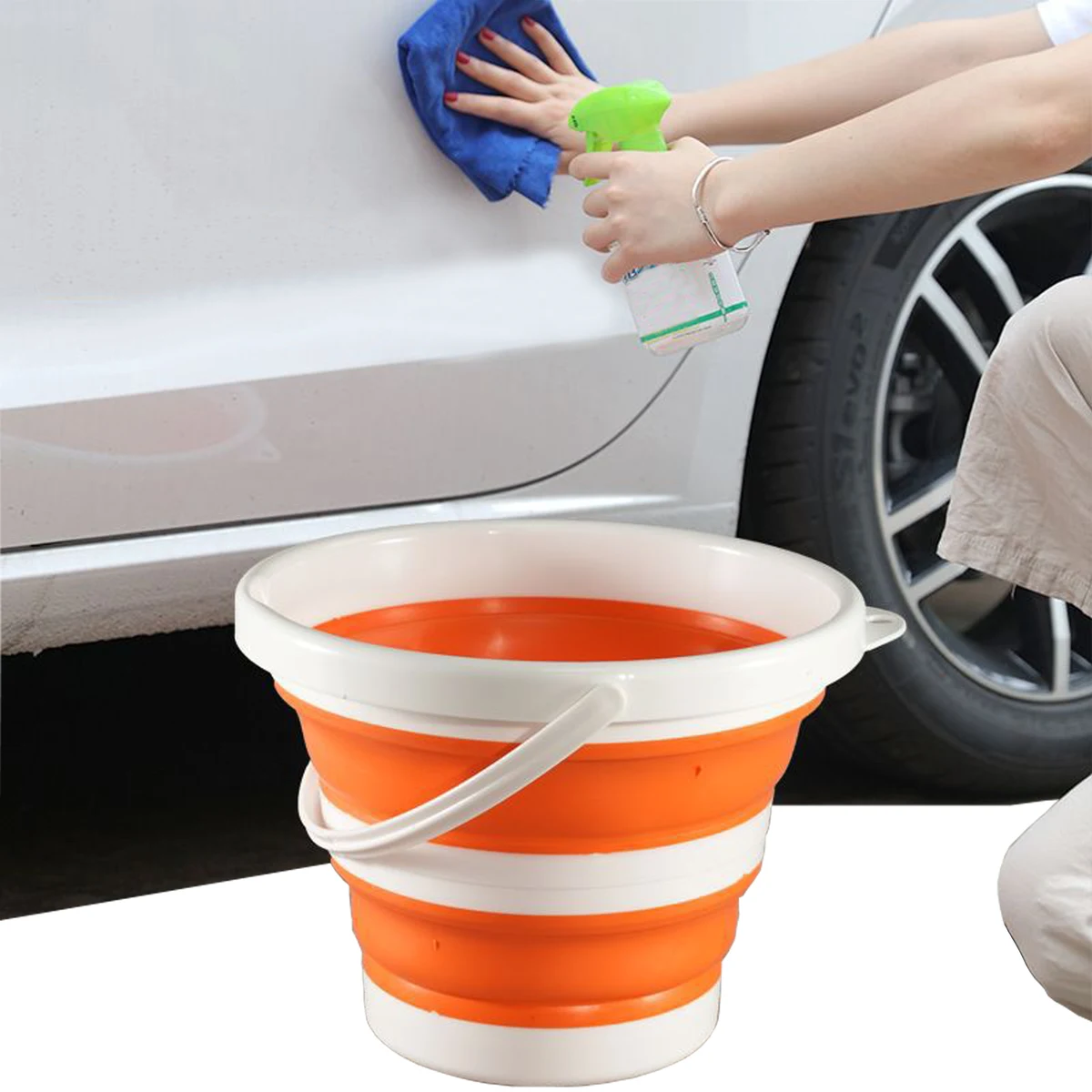 2.6 Gallon Collapsible Silicone Bucket 1