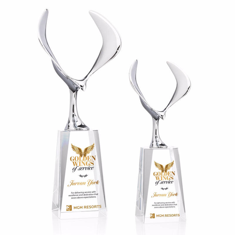 Maverick Eagle VividPrint™ Award on Cairns Base - Clear
