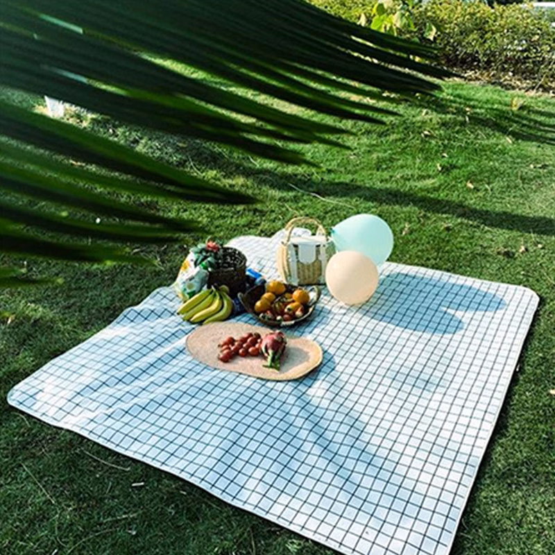 Waterproof And Moisture-Proof Grid Blanket Picnic Cloth