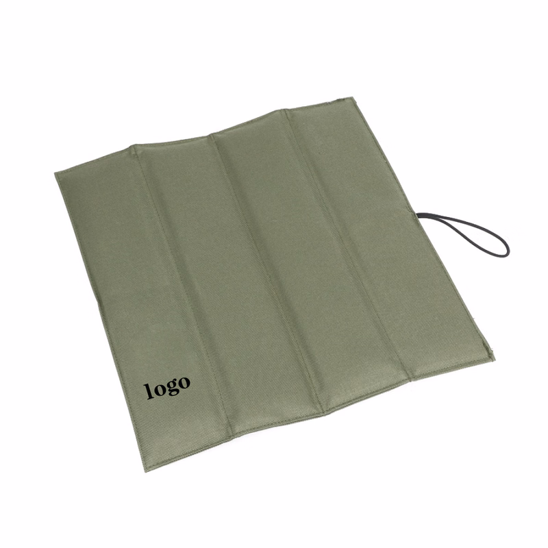 Heat-insulating and moisture-proof outdoor picnic mat
