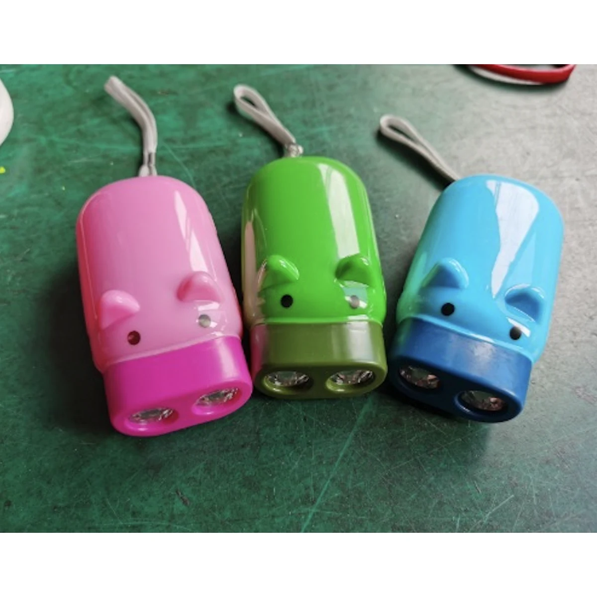 Pig Hand Pressure Flashlight 1