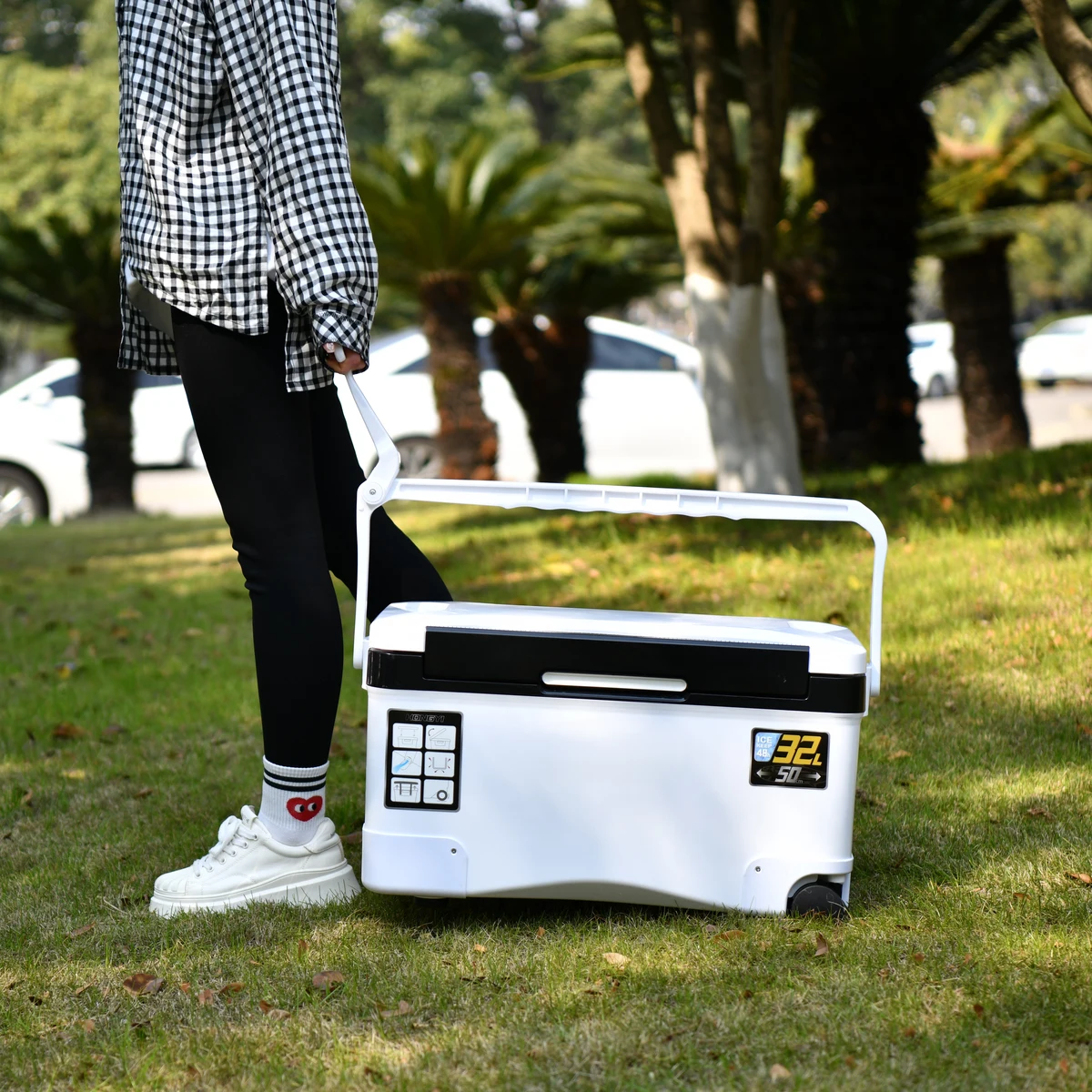 34-Quart Wheeled Vehicle-mounted Cooler 1