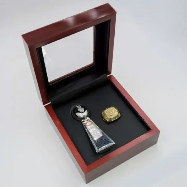 1985 Chicago Bears championship ring & replica trophy