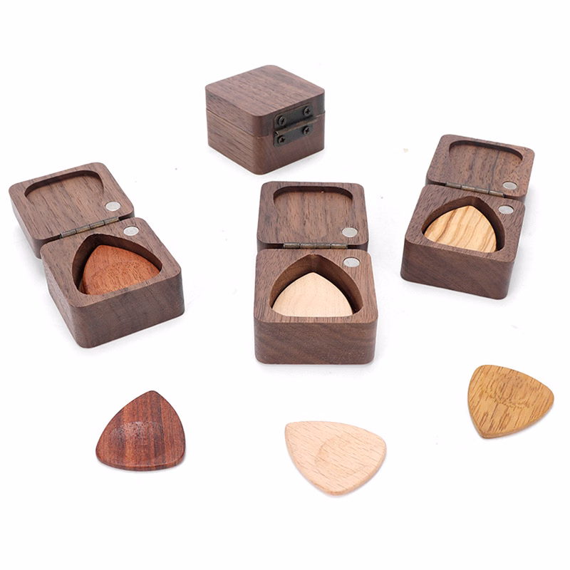 MOQ100 Full Color Guitar Plectrum Box