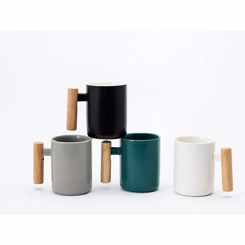 Wooden handle mug set