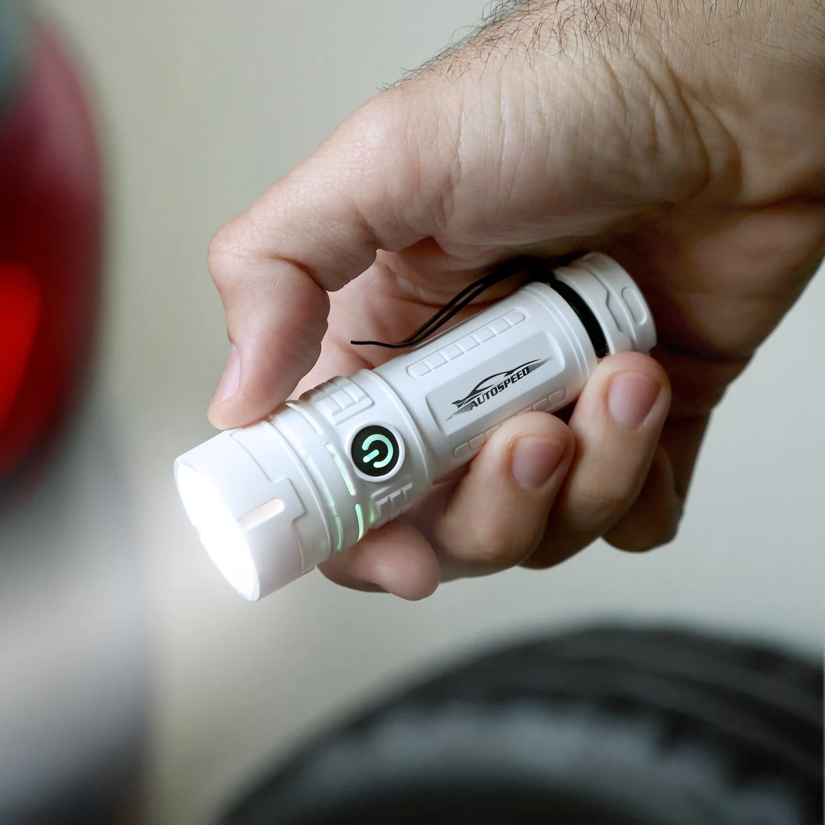 reNew Lite Rechargeable Flashlight 1