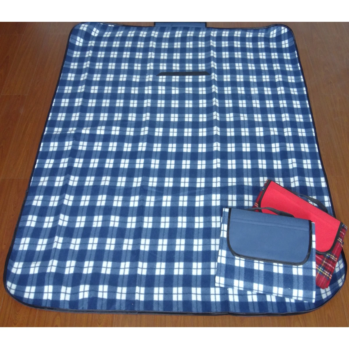 Roll Up Fleece Camping Picnic Blankets 1