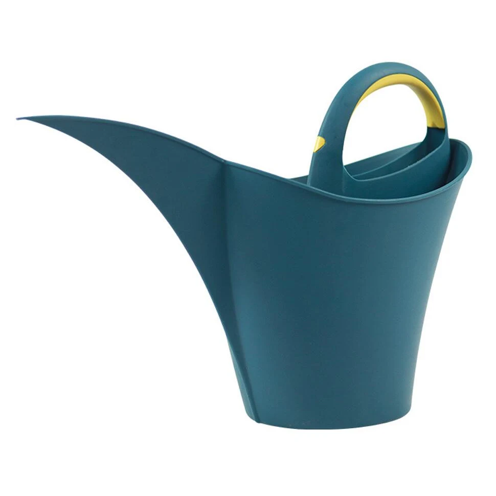 Long-Spout Watering Can 1