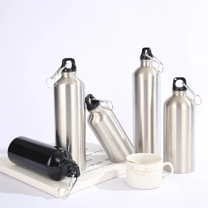 Single-wall stainless steel water bottle with carabiner 1