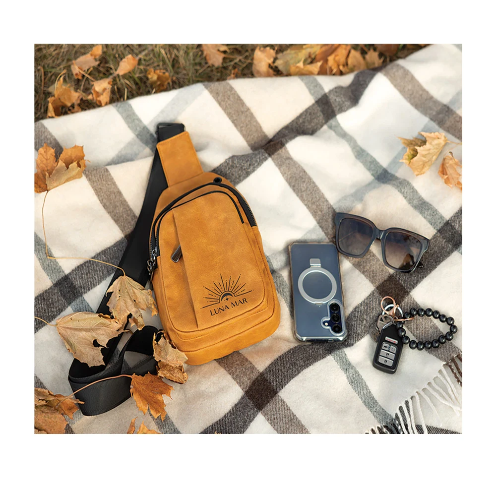 ROOMY CROSSBODY BAG FOR ON-THE-GO-USE 1